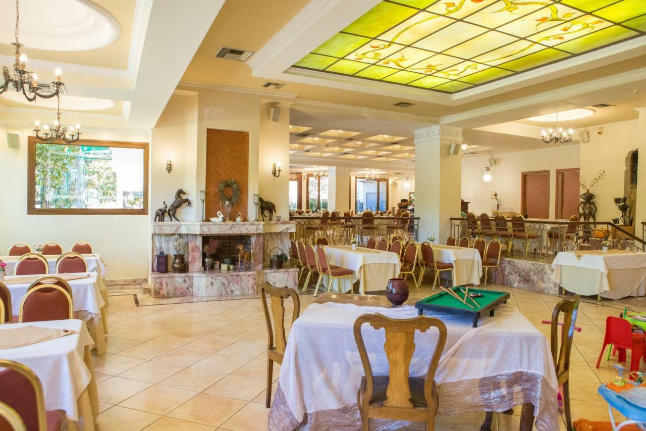 Hotel Pella Яница Экстерьер фото