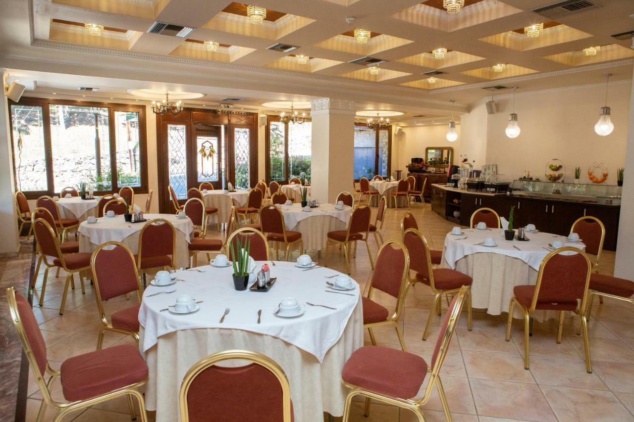 Hotel Pella Яница Экстерьер фото